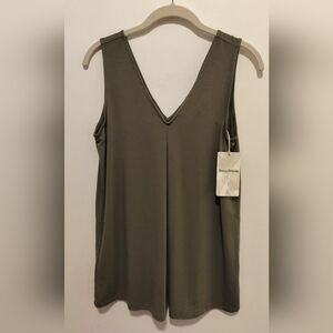 NWT Tommy Bahama Olive Sleeveless V-Neck Top XXS